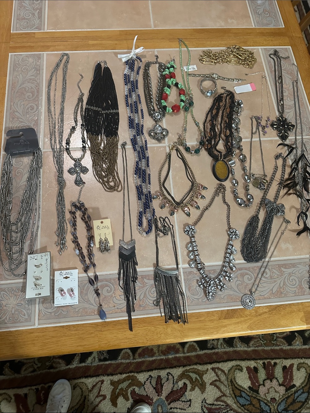 Assorted Women’s Necklace Set in Black, Silver, Green & Red
